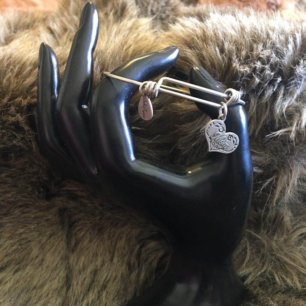 Bella Ryann silver tone “Mom” adjustable bangle - Picture 2 of 8